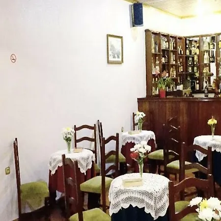 Gordon Hotel *