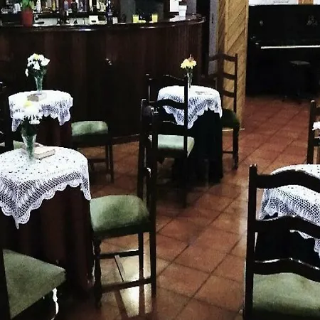 Gordon Hotel *